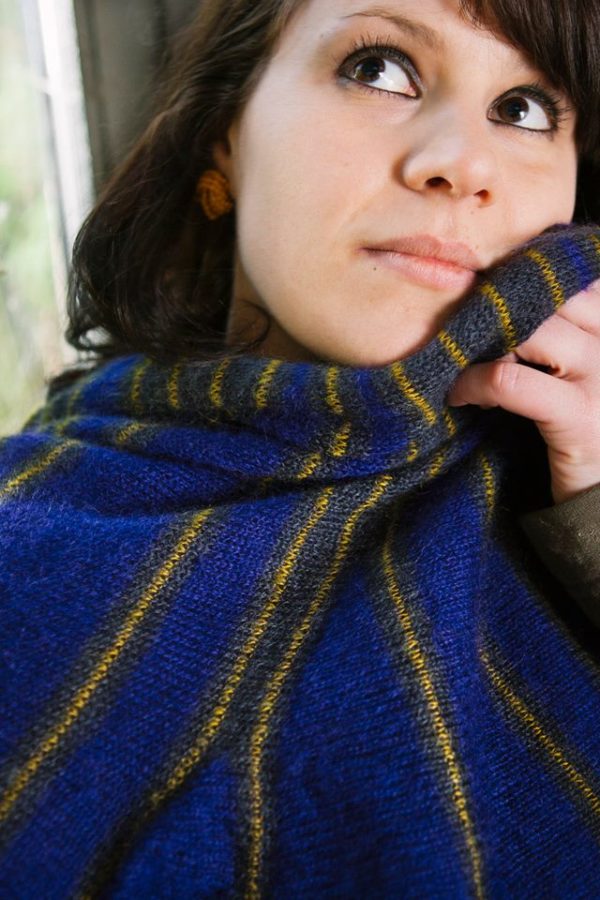 châle violet et jaune tricoté par charlotte tricote, achat en ligne sur le site.
