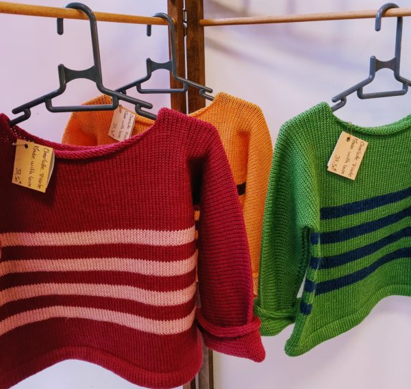 Pulls enfant à rayures tricotés dans le Nord (59) par charlotte tricote.