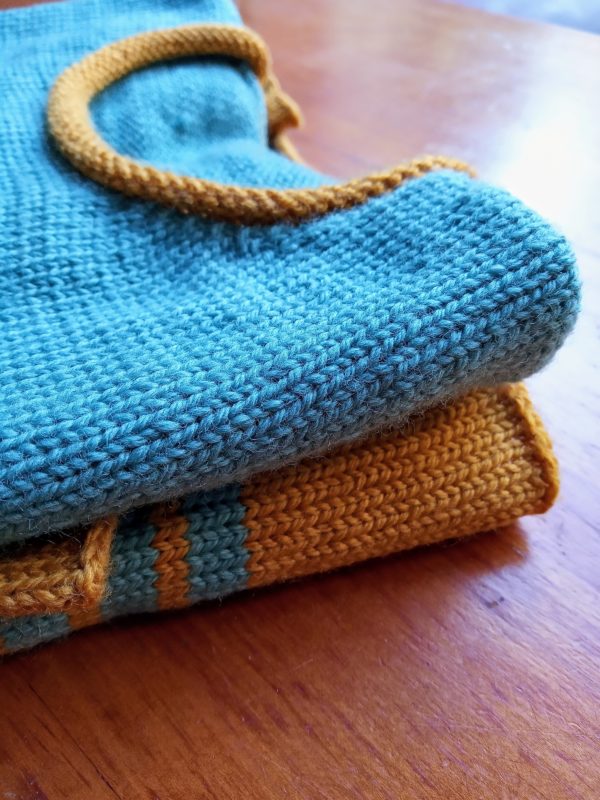 Pull enfant ample tricoté en 100% laine BB Mérinos, très doux et agréable à porter. Ce pull tient bien chaud.