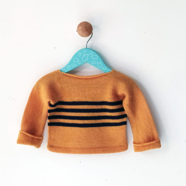 pull enfant 6 mois orange-prune agréable à porter.