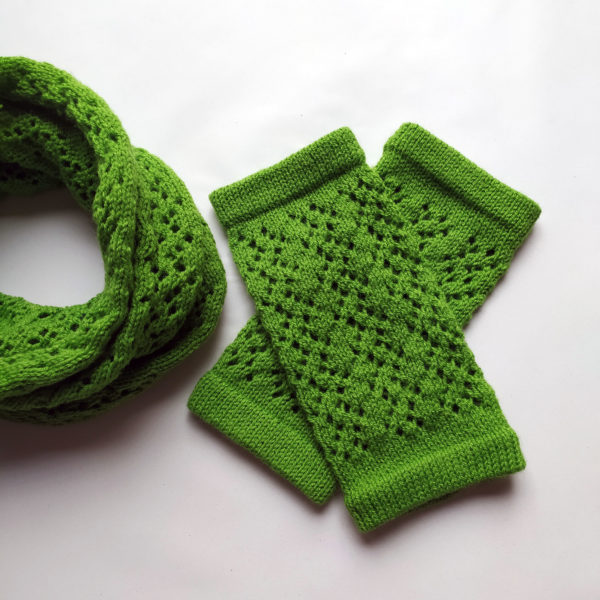 Mitaines, accessoire hiver élaboré par Charlotte tricote.