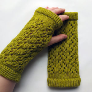 Mitaines tricotées avec un mélange laine-polyamide, chaudes, idéales pour l'hiver, par Charlotte Tricote.