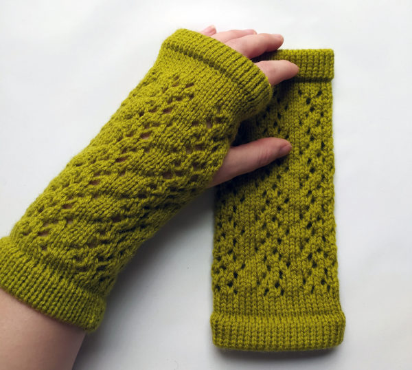 Mitaines tricotées avec un mélange laine-polyamide, chaudes, idéales pour l'hiver, par Charlotte Tricote.