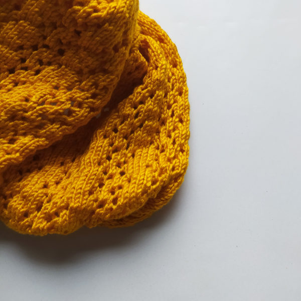 Snood confectionné par Charlotte Tricote. Accessoire idéal pour l'hiver.
