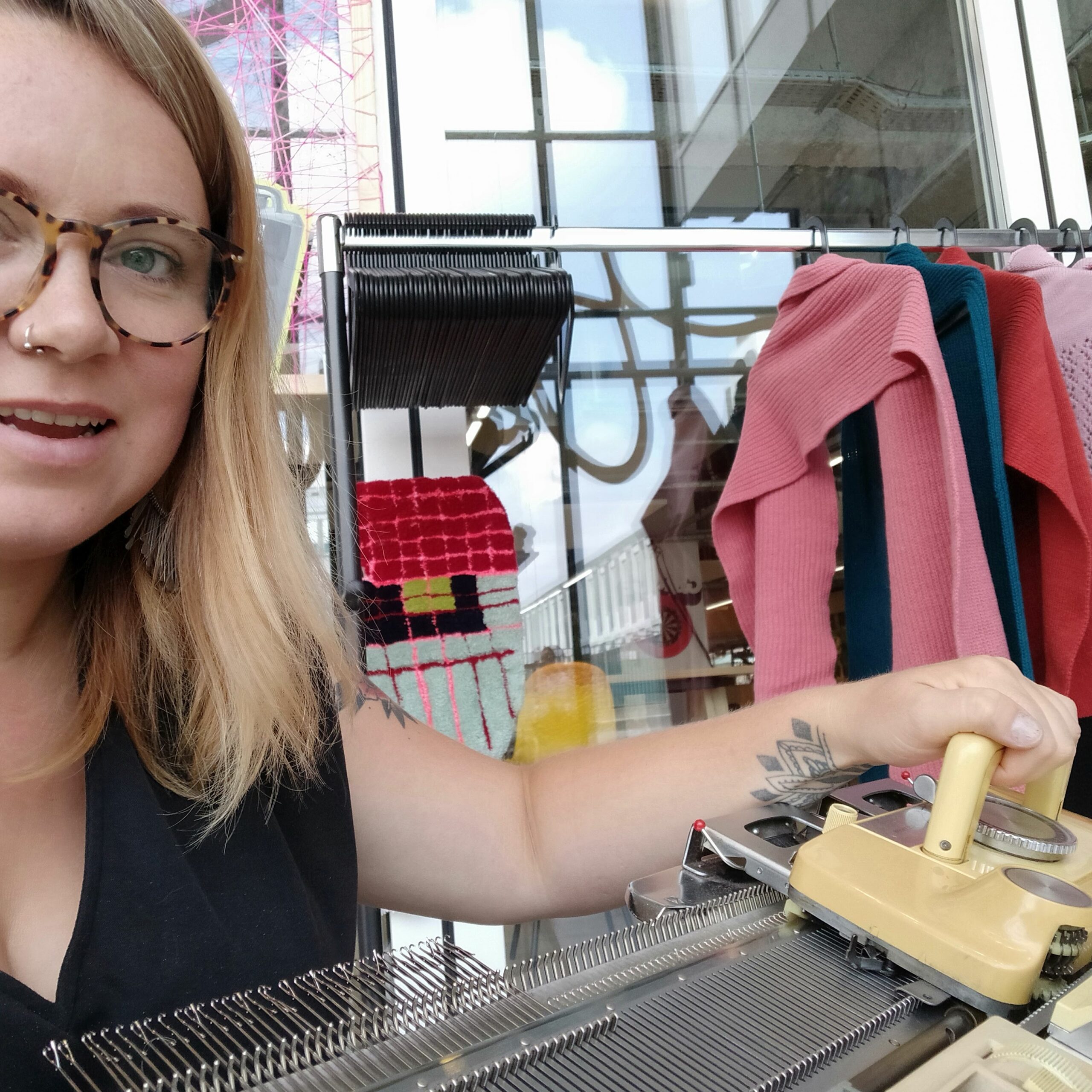 apprendre à tricoter sur une machine