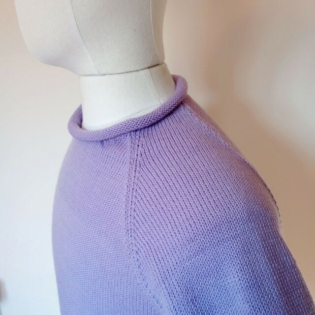 Détails..
.
.
#tricot #maille #knit #knittingmachine #laine #creation #textiledesign #creatricefrancaise #handmade #wool #local #echantillon #process #surmesure #fabrication #machineatricoter #patron #modelisation #technique #artisane #pull #fonty #raglan